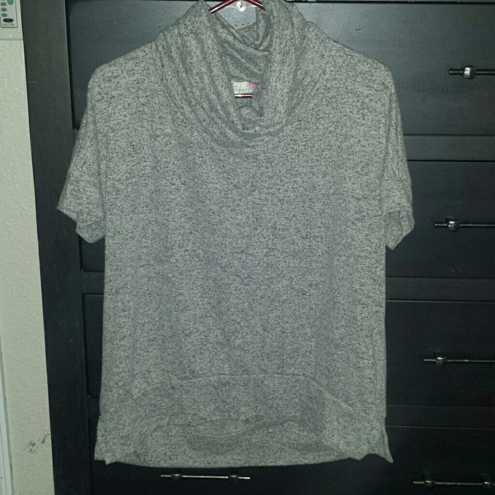 Signify gray soft short sleeve top size small